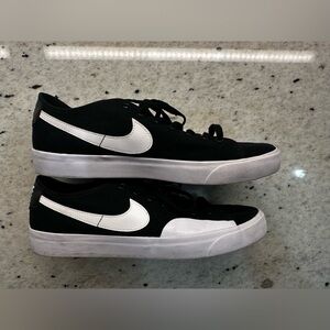 Nike SB blzr court